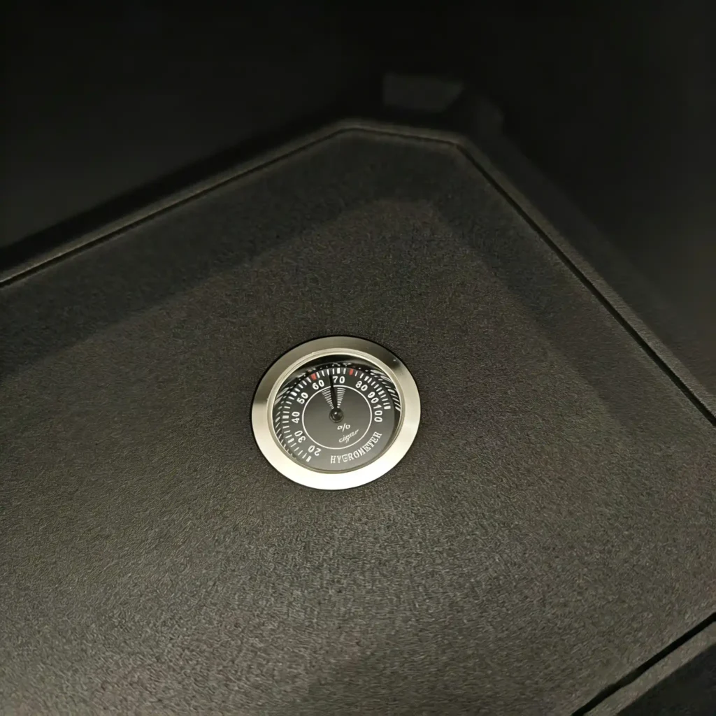 Built-in mechanical hygrometer on an Explorer Series travel humidor